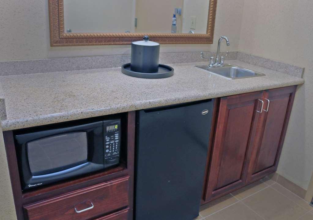 Hampton Inn & Suites Norfolk-Airport Room photo