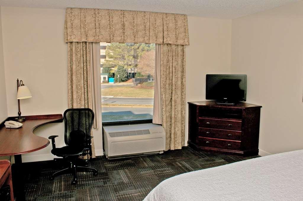 Hampton Inn & Suites Norfolk-Airport Room photo