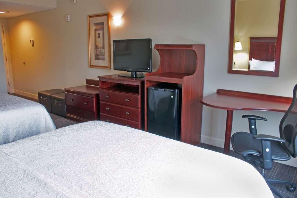 Hampton Inn & Suites Norfolk-Airport Room photo