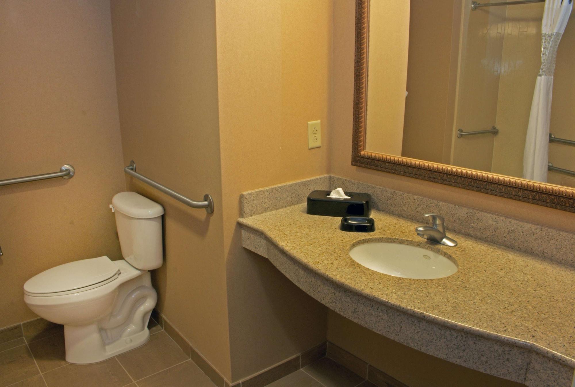 Hampton Inn & Suites Norfolk-Airport Exterior photo