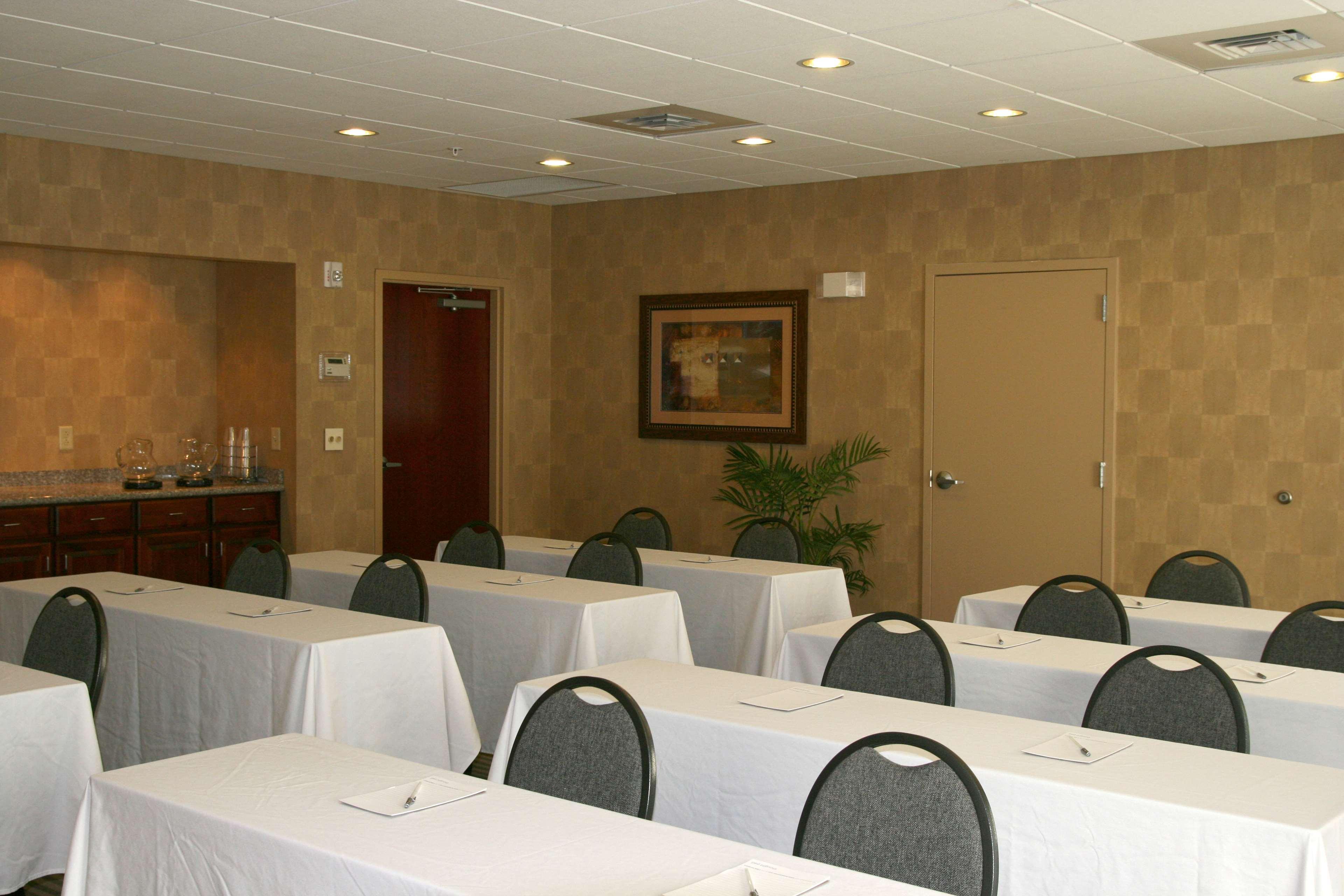 Hampton Inn & Suites Norfolk-Airport Exterior photo