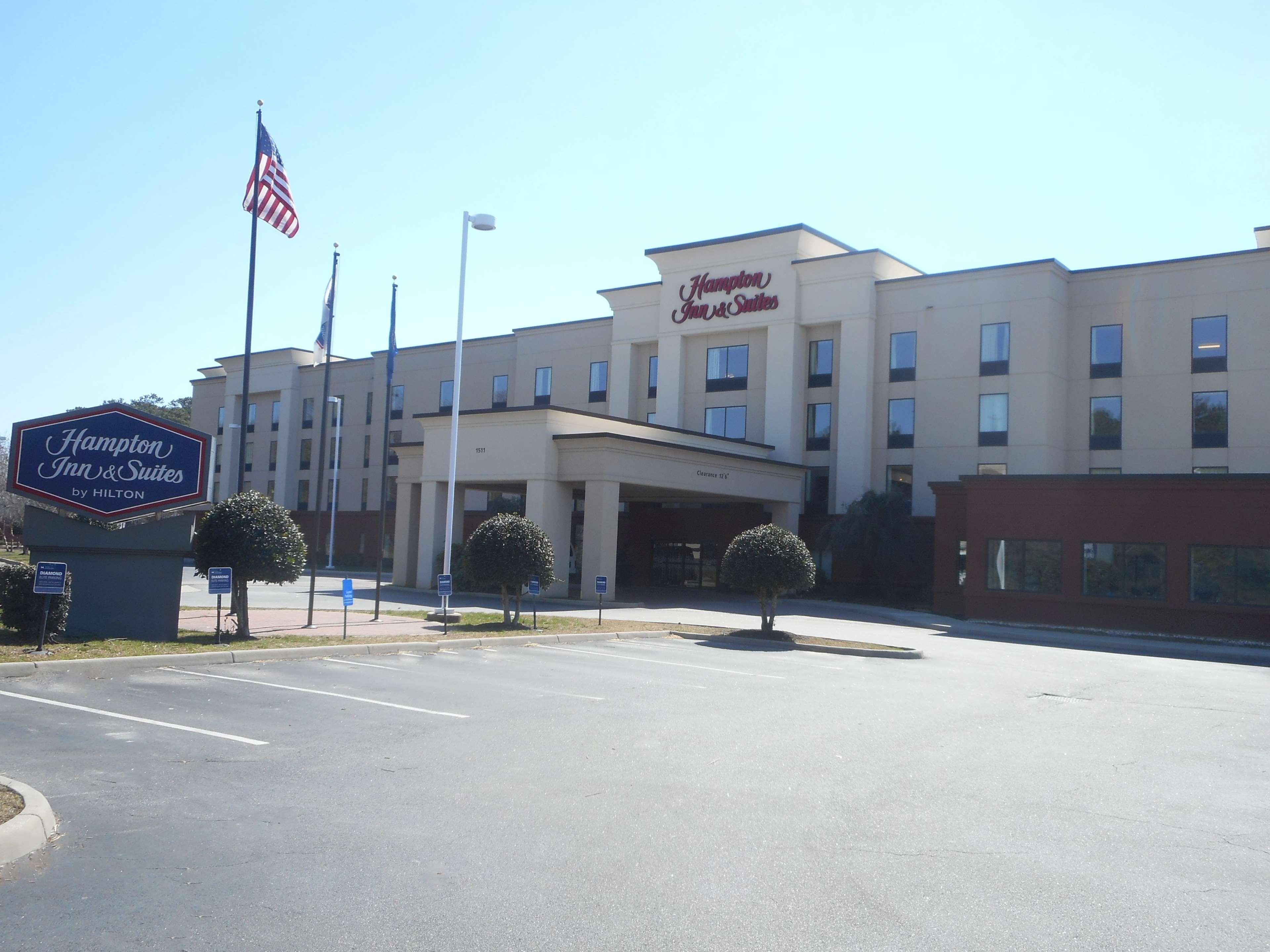 Hampton Inn & Suites Norfolk-Airport Exterior photo