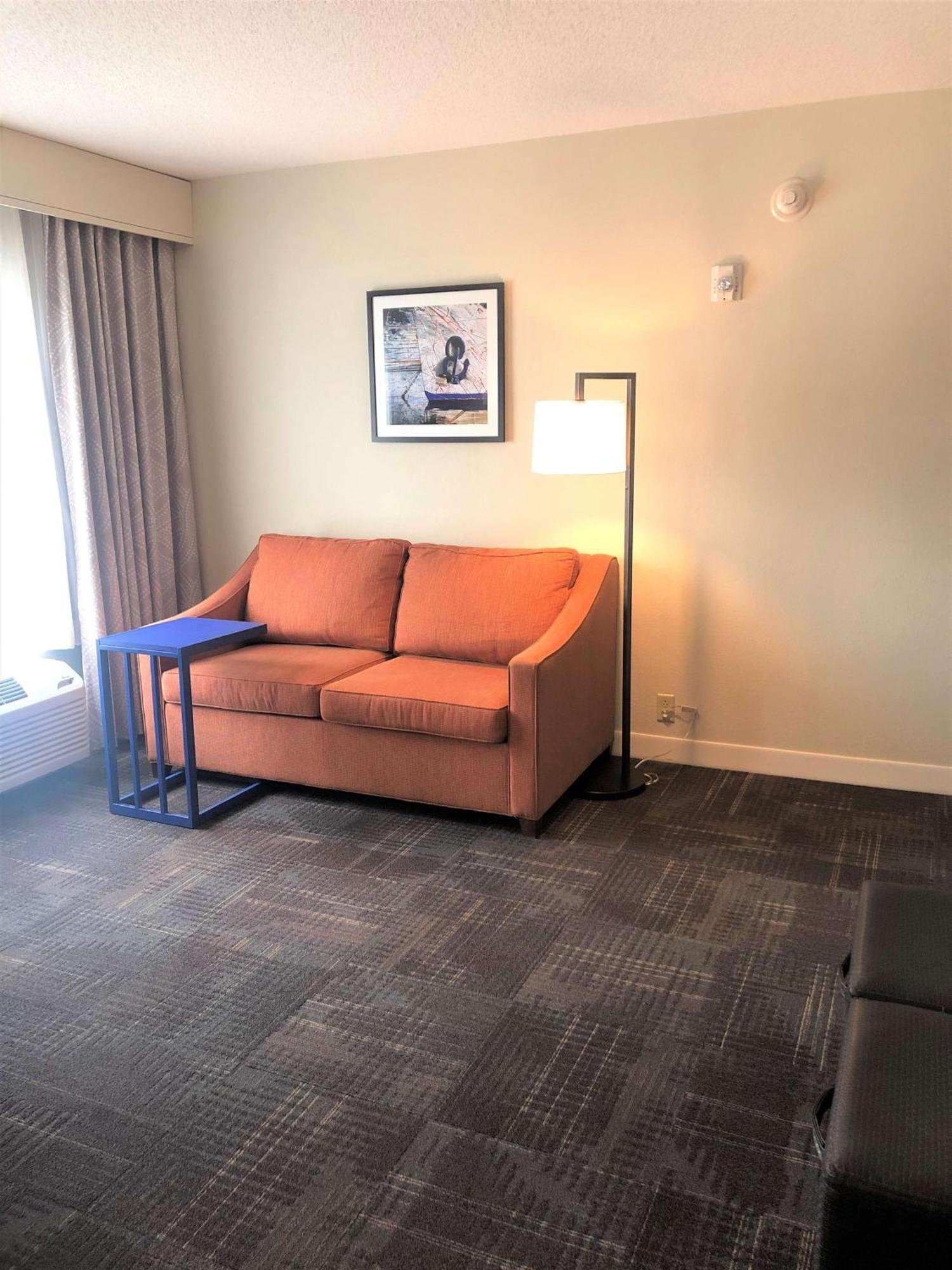 Hampton Inn & Suites Norfolk-Airport Exterior photo