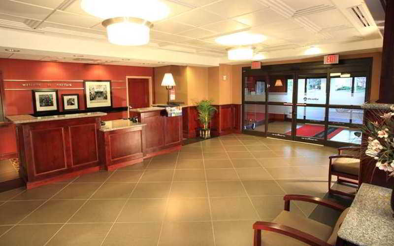 Hampton Inn & Suites Norfolk-Airport Exterior photo