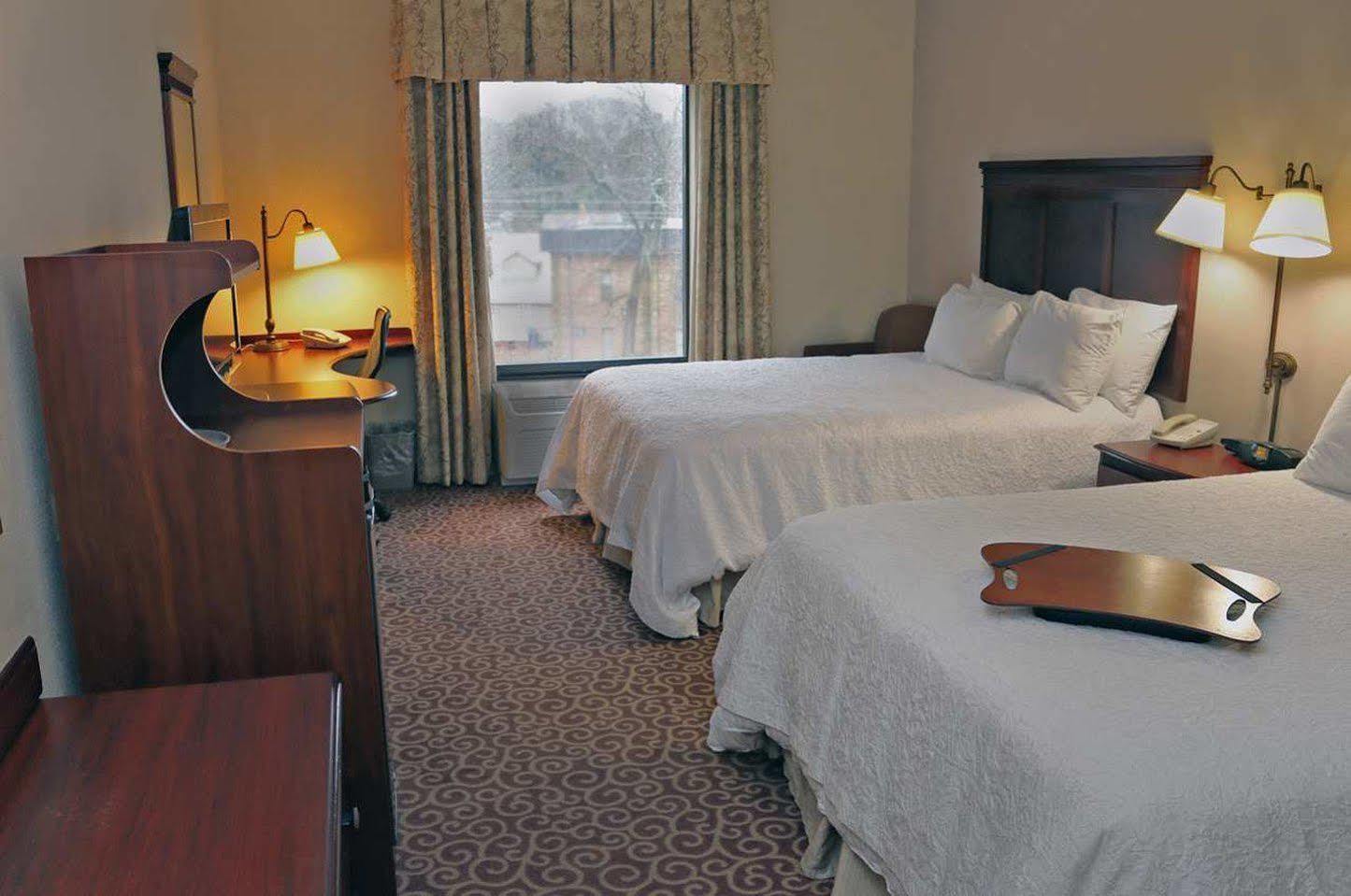 Hampton Inn & Suites Norfolk-Airport Exterior photo